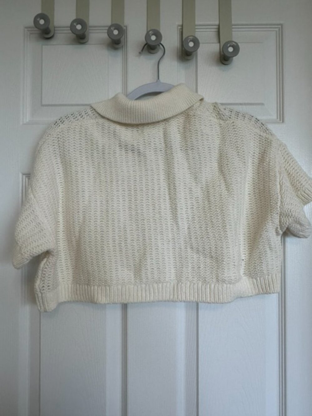 Banana Republic Short-Sleeved Cropped Cream Cardigan, Size Medium, NWT - Picture 2 of 3